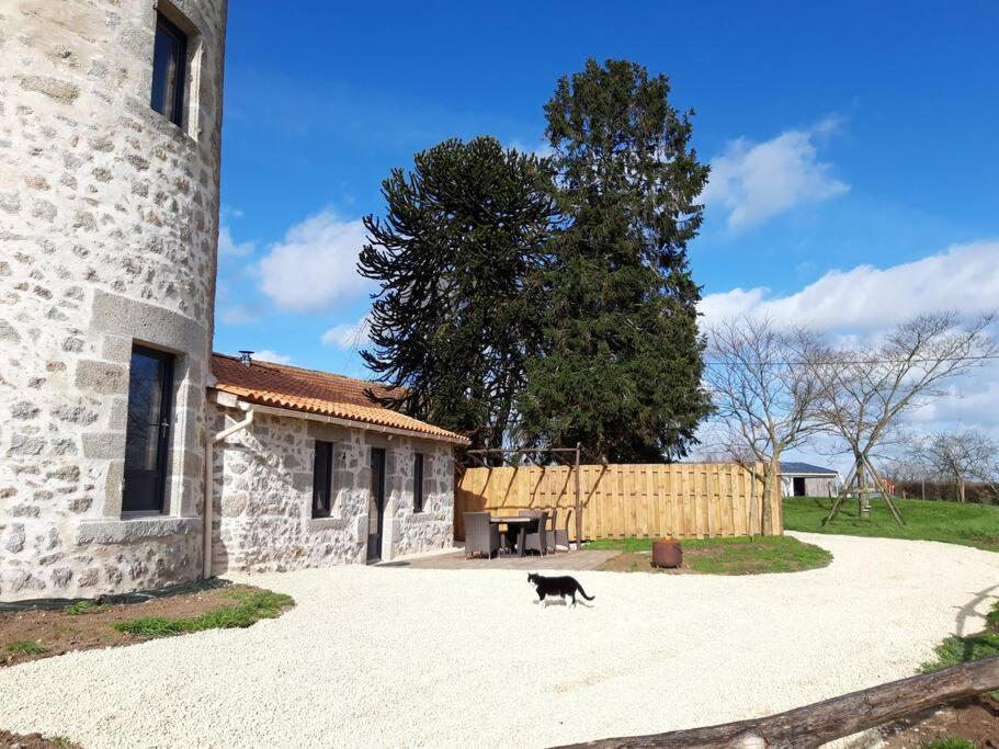 Loue Ancien Moulin A Vent Avec Piscine Et Jacuzzi Villa Neuvy-Bouin Exterior photo